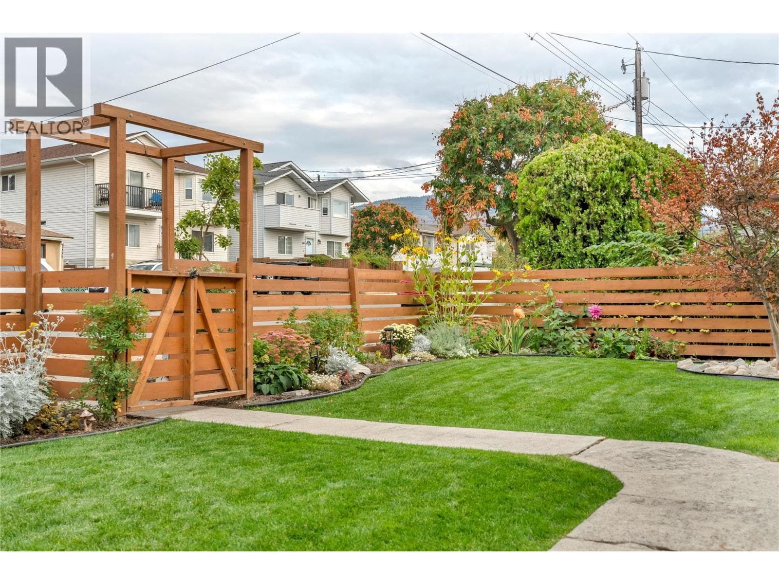 551 Burns Street Street photo 3