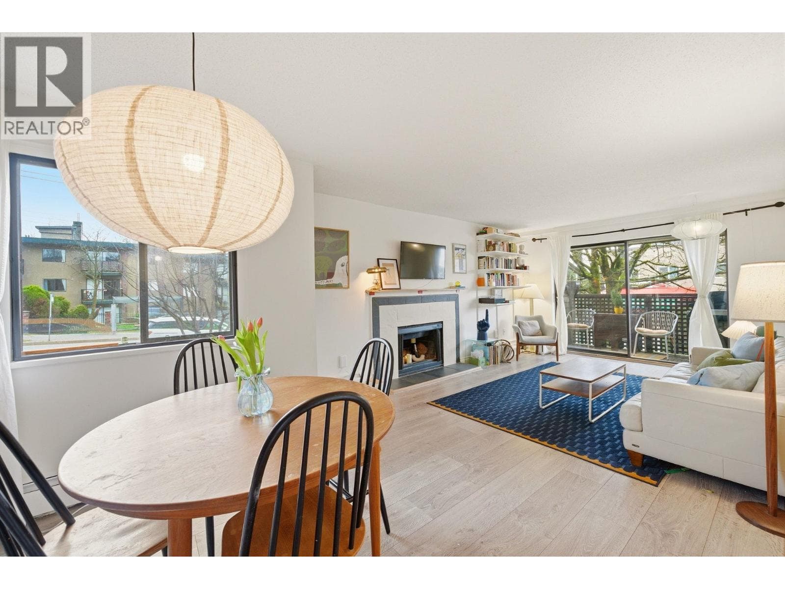 207 2215 DUNDAS STREET photo 2