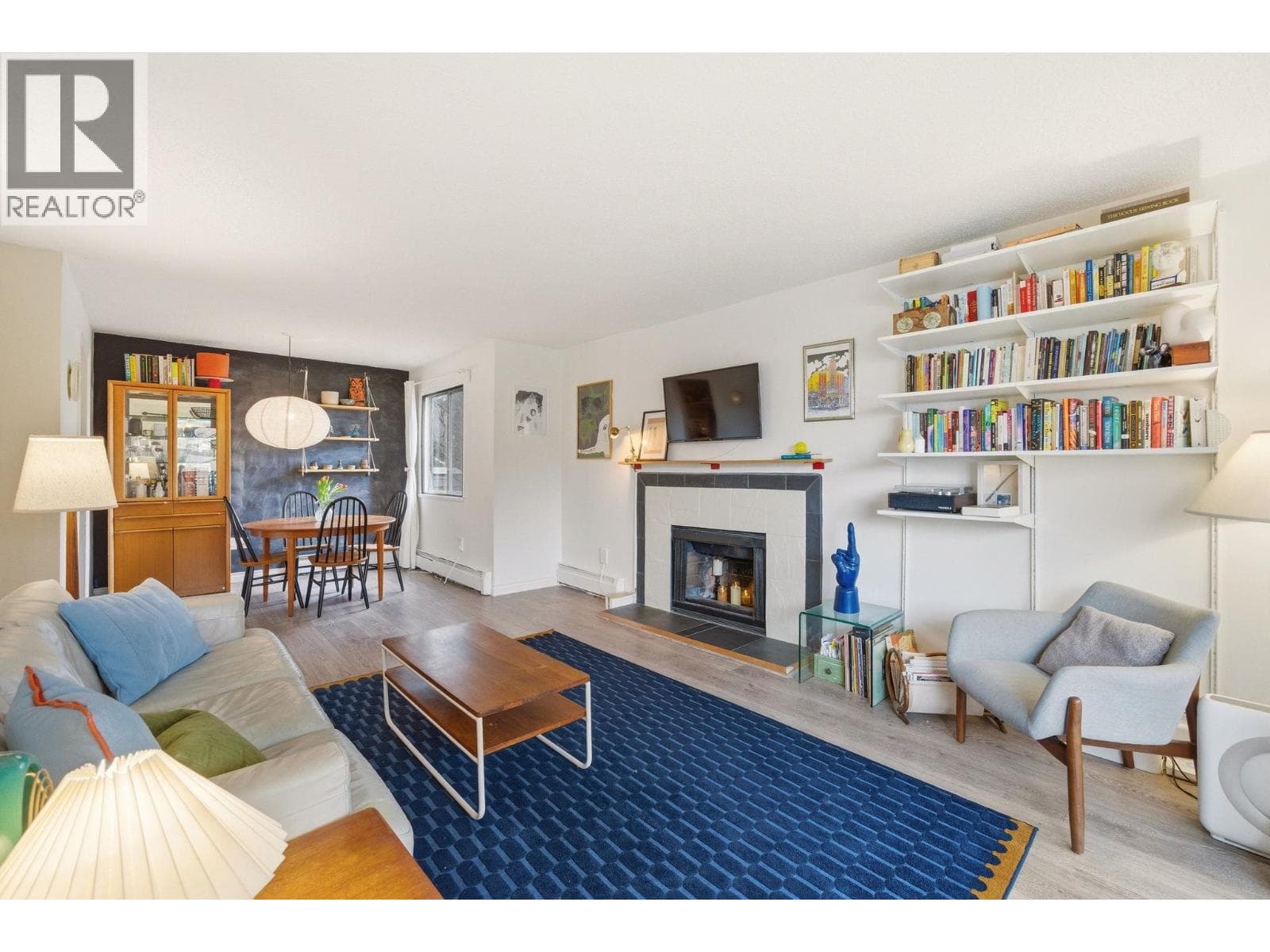 207 2215 DUNDAS STREET photo 3