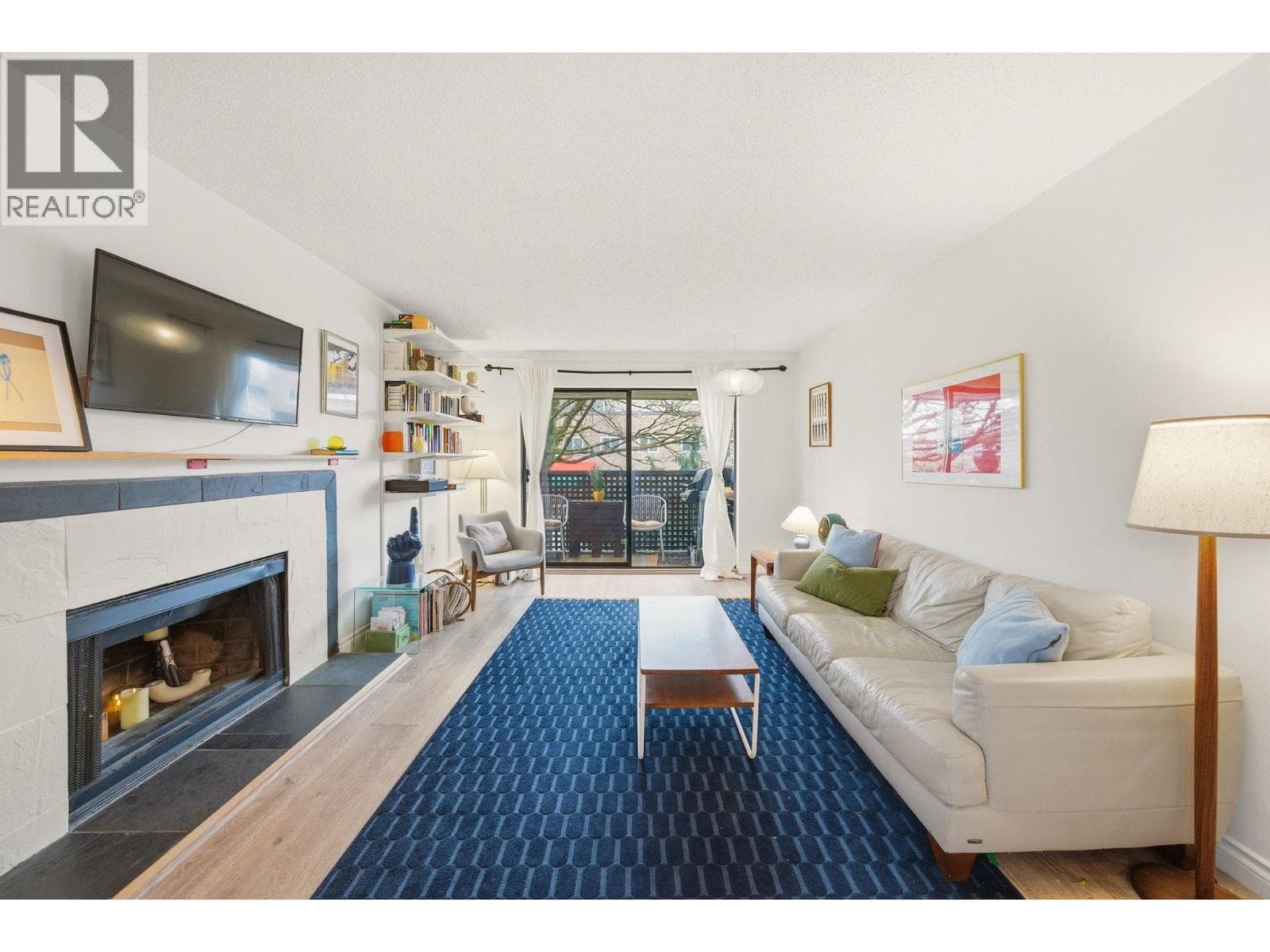 207 2215 DUNDAS STREET photo 4