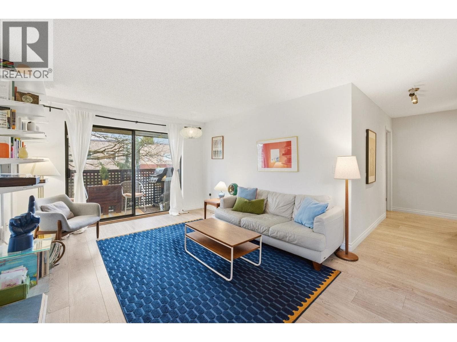 207 2215 DUNDAS STREET photo 5