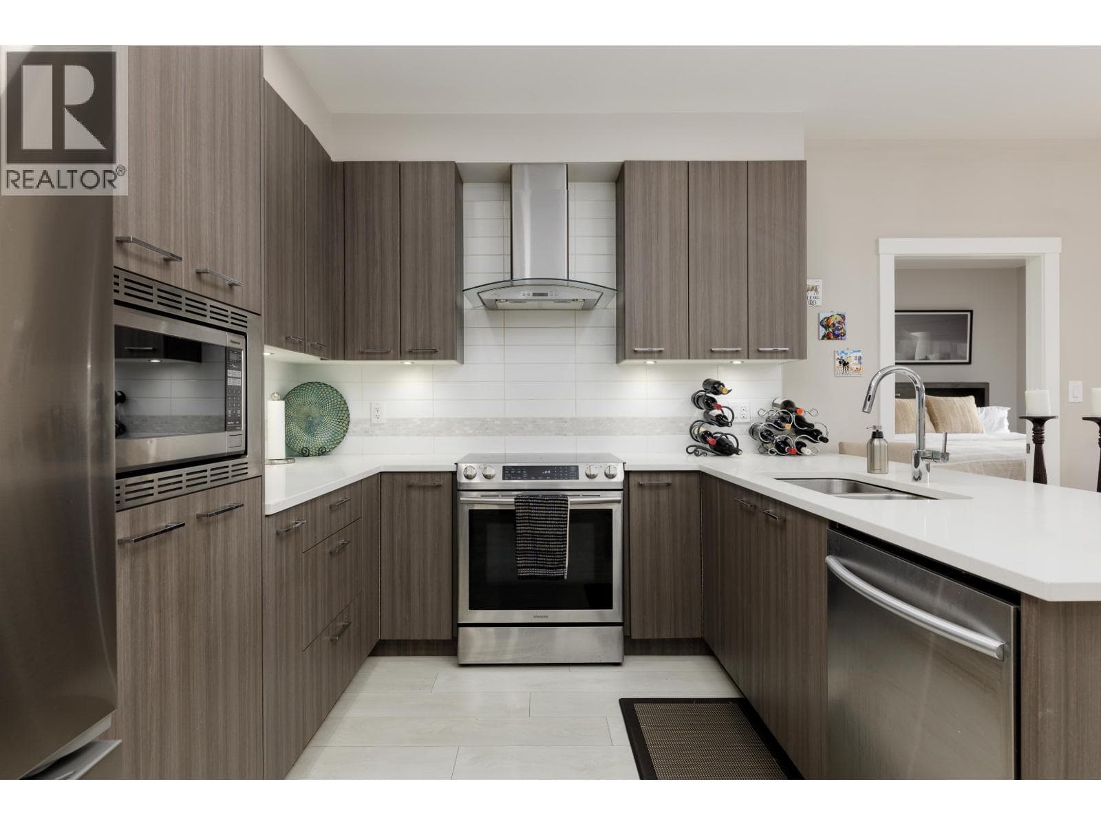 122 4690 HAWK LANE photo 3