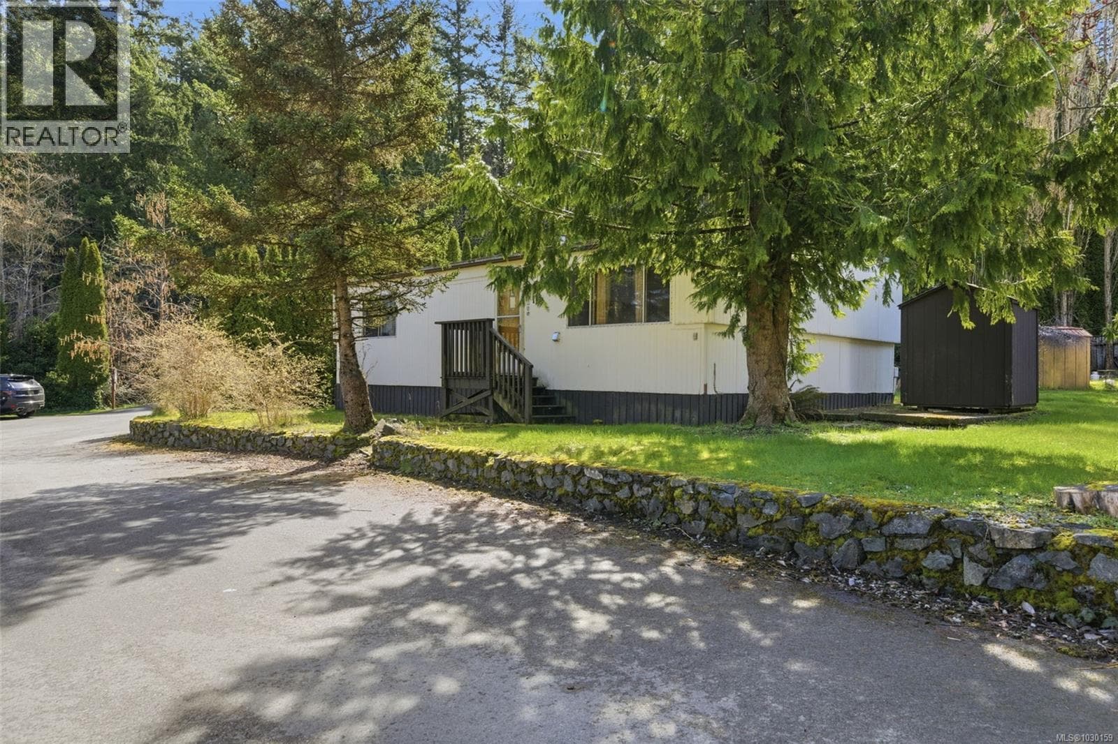 11 2615 Otter Point Rd photo 2
