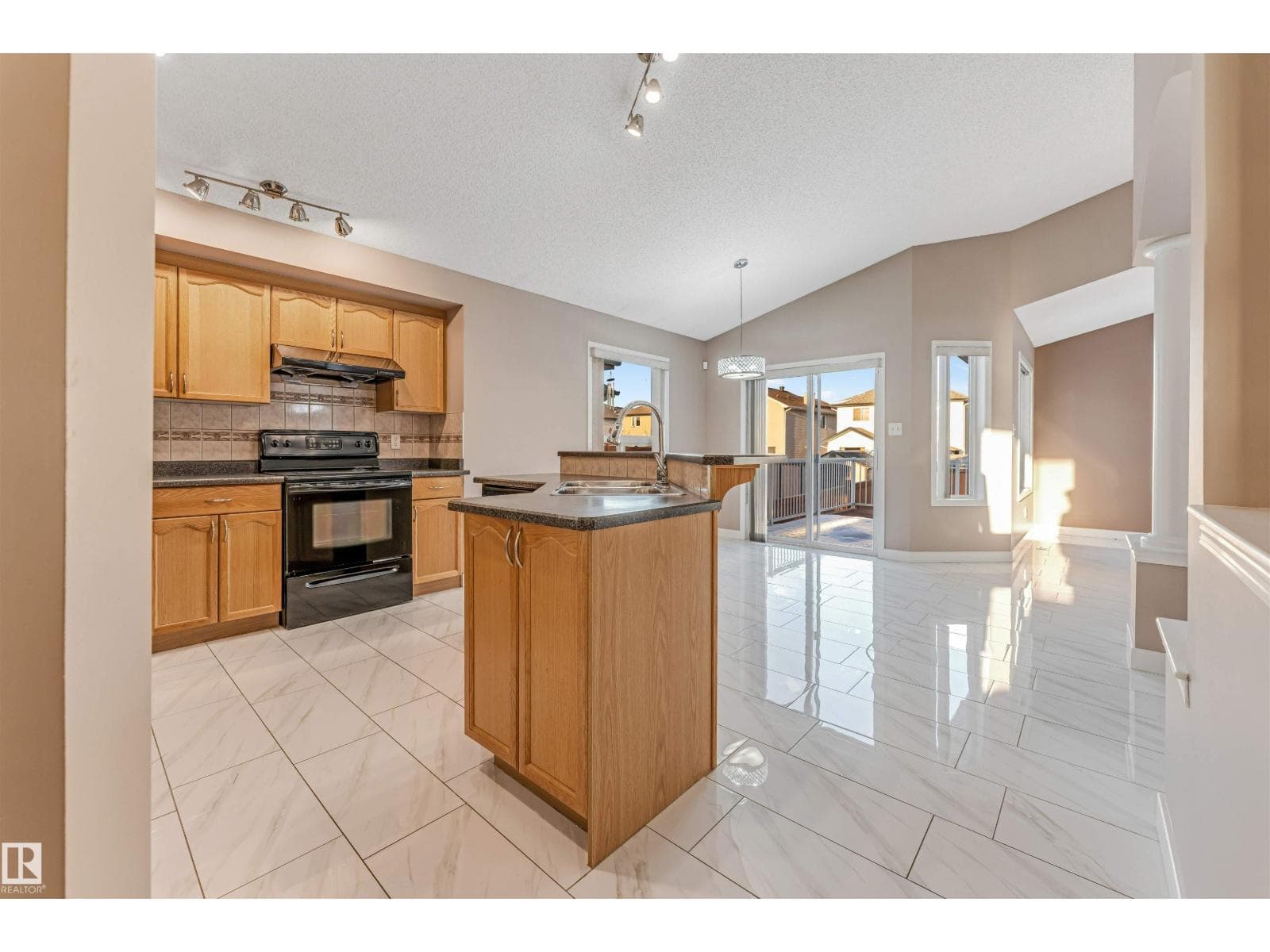 3331 26 ST NW photo 2