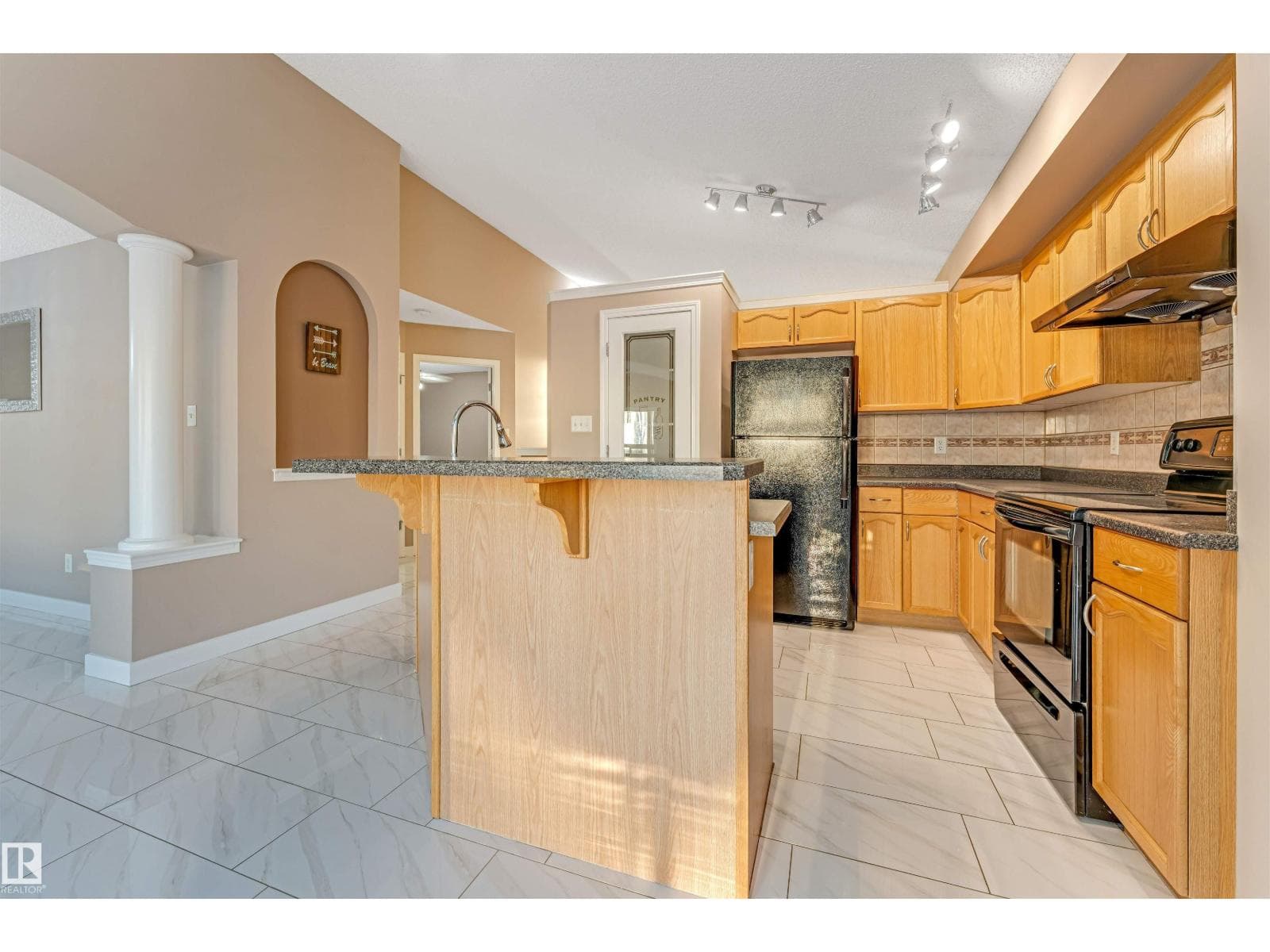 3331 26 ST NW photo 4