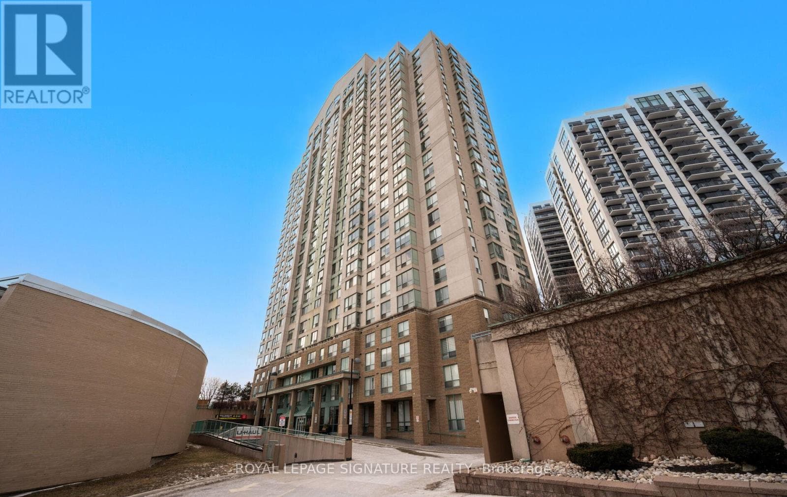 2 bed 2 bath single family at 102 - 101 SUBWAY CRESCENT — $650,000