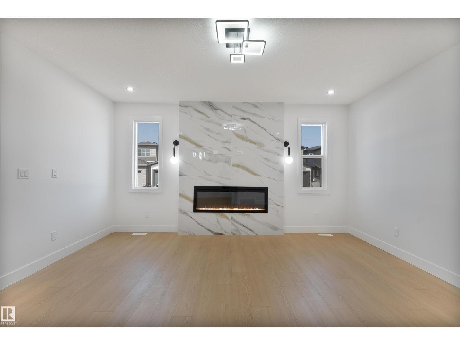 215 Falcon Crescent