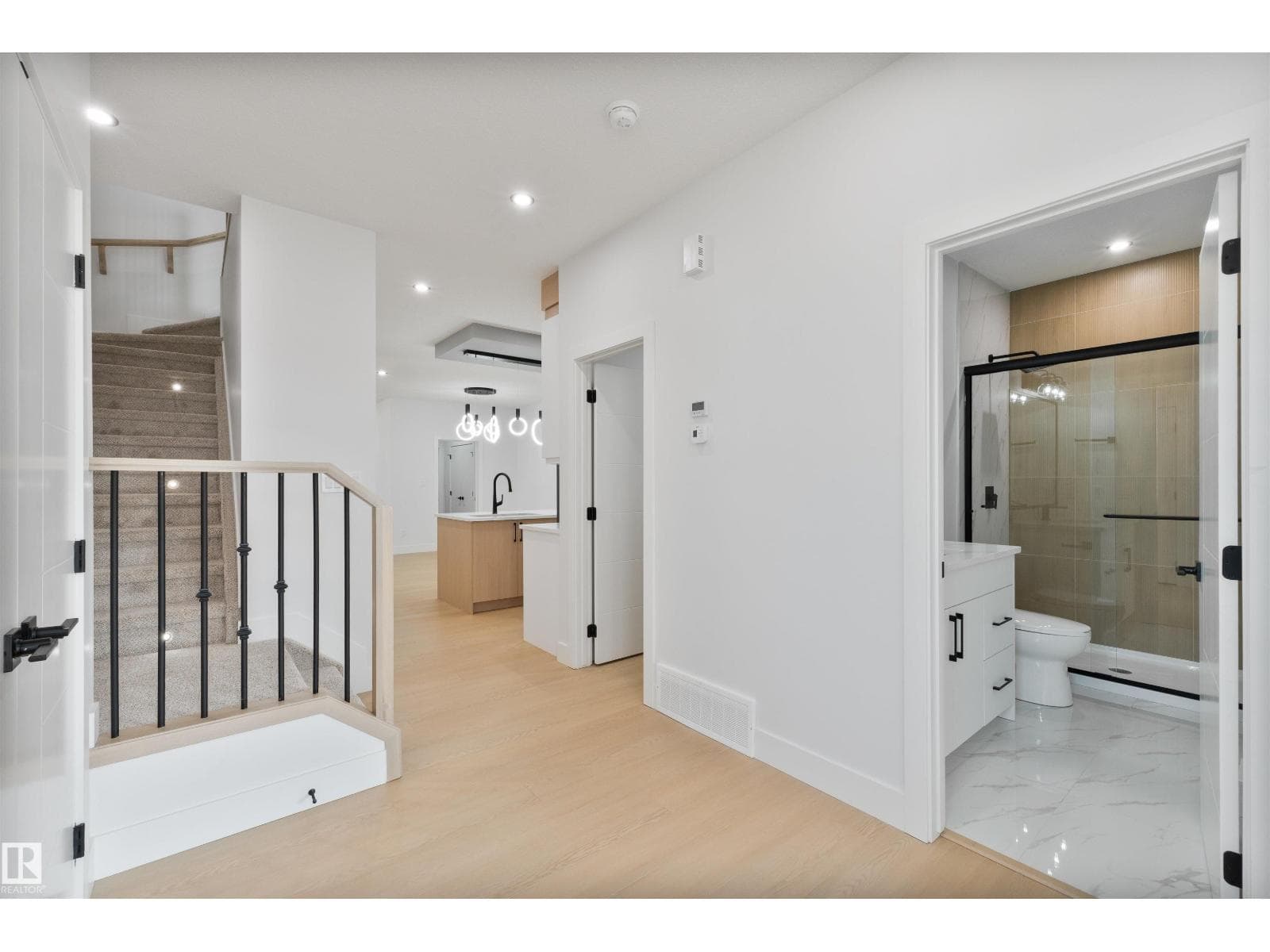 215 Falcon Crescent — photo 5