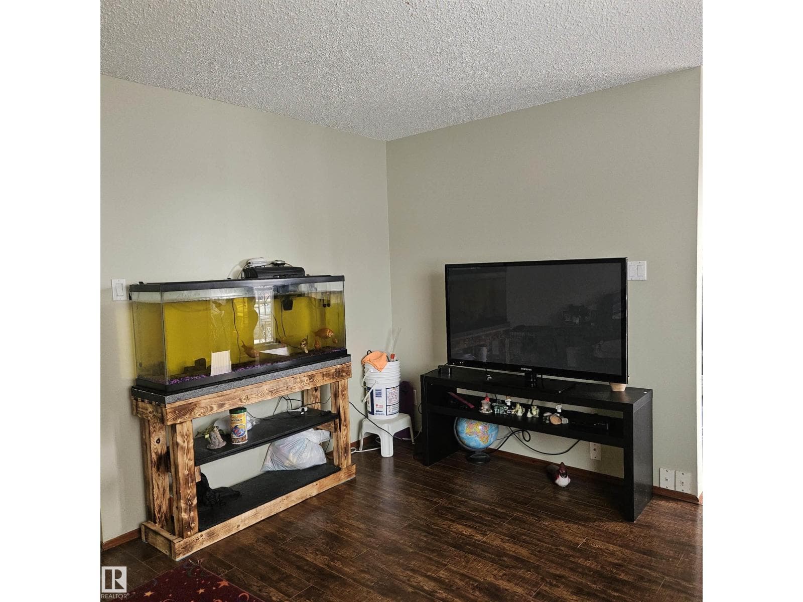 8317 69 AV NW photo 3