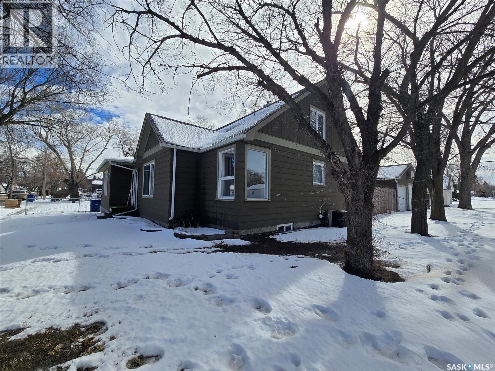 400 4th AVENUE E — photo 3