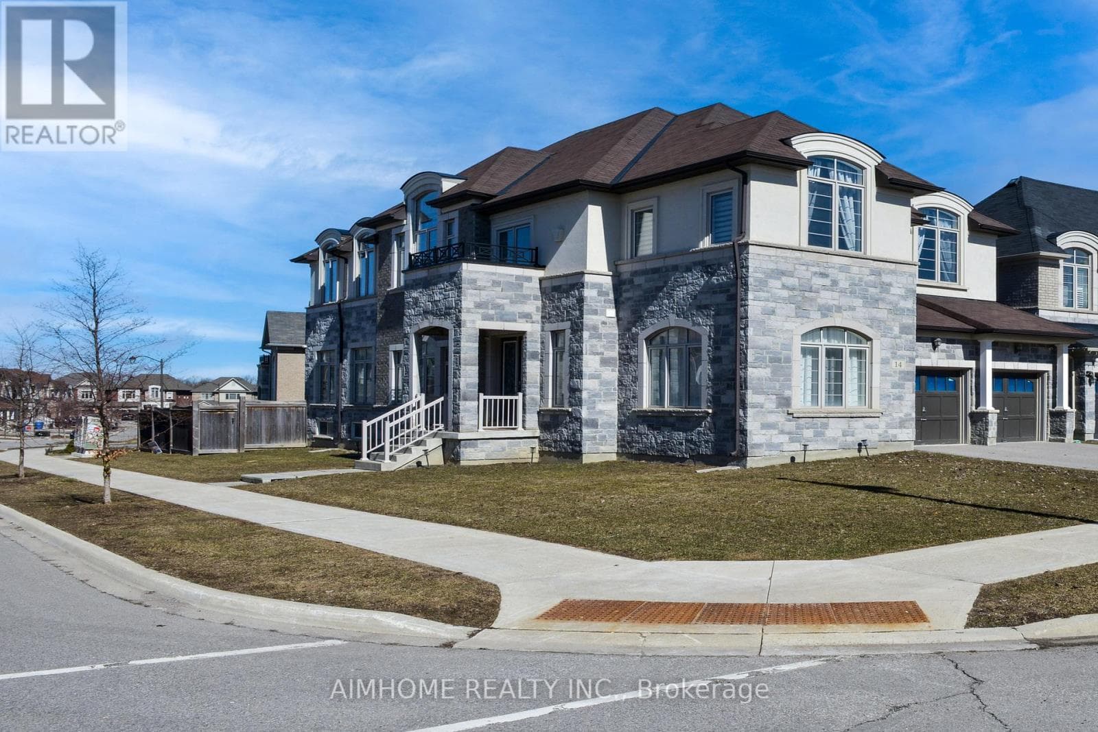 14 DR PEARSON COURT photo 2