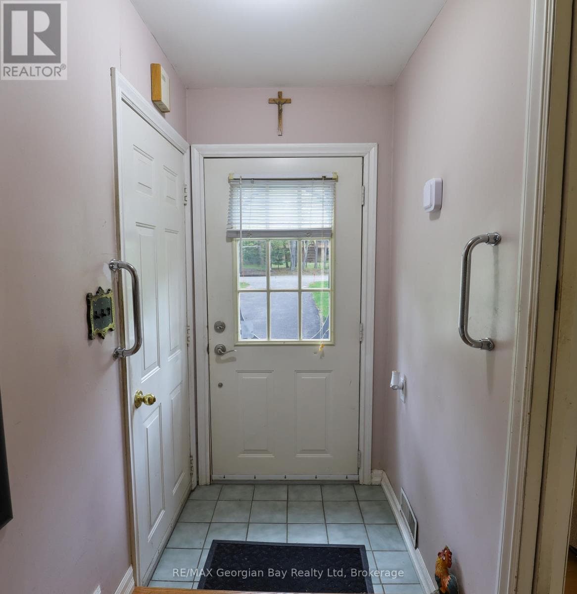 1 LINDALE AVENUE photo 3