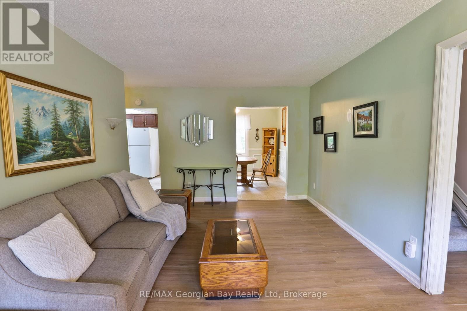 1 LINDALE AVENUE photo 4