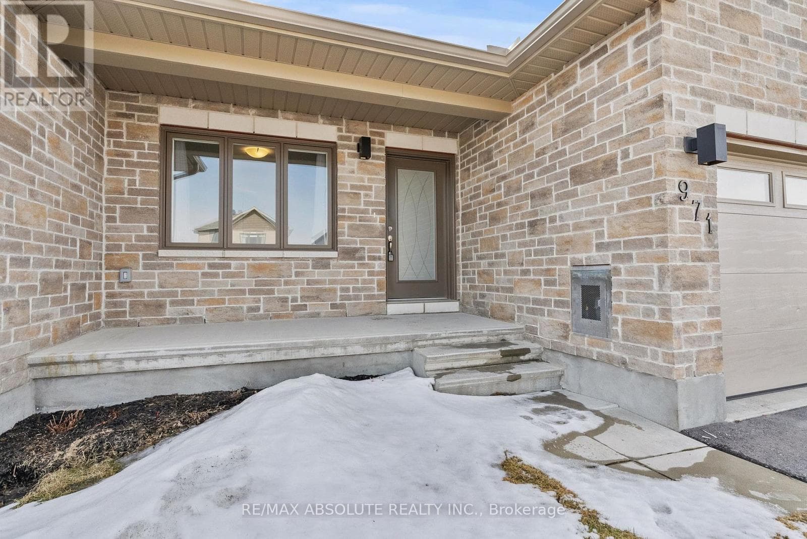 971 LEISHMAN DRIVE photo 2