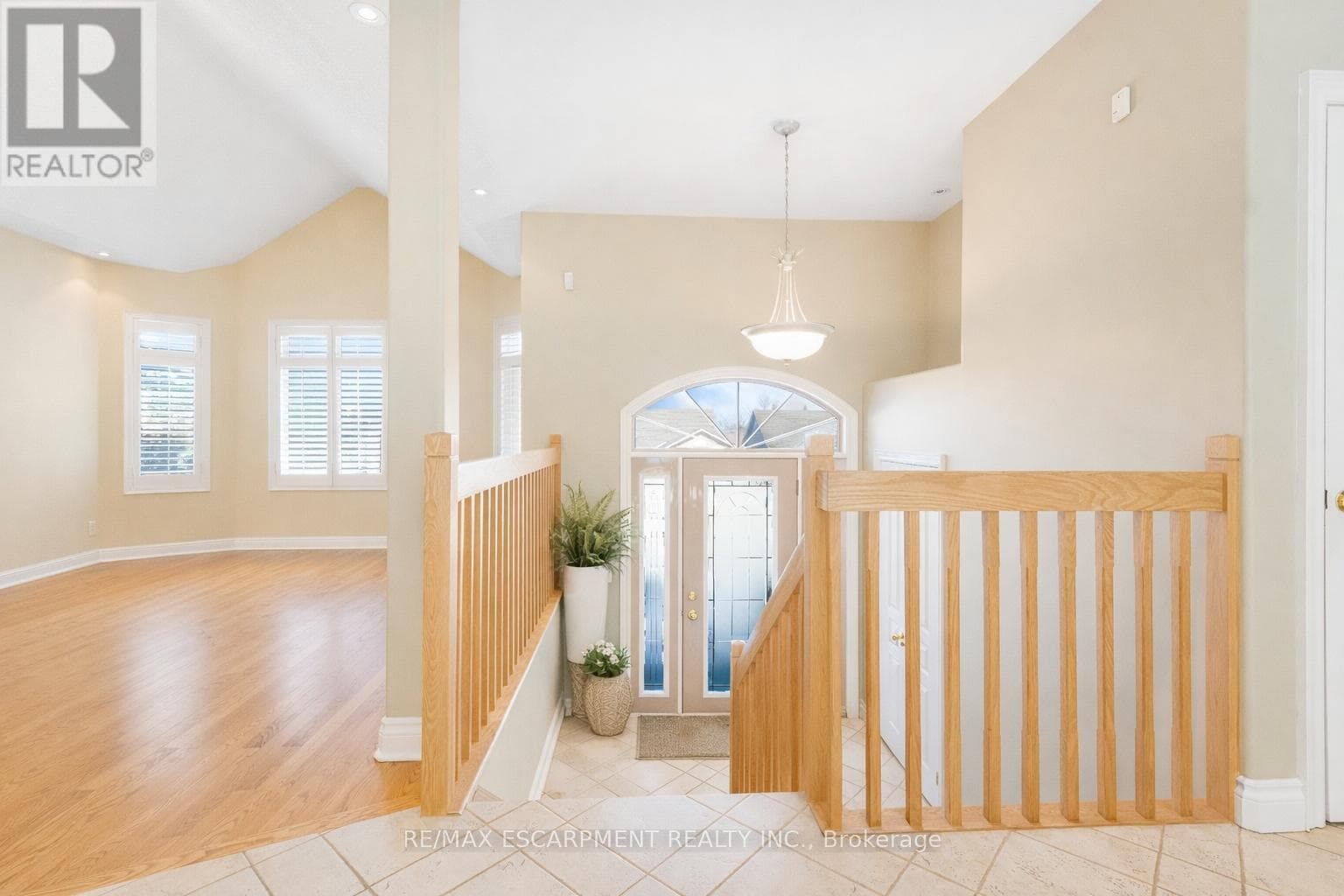 130 DORCHESTER DRIVE photo 3