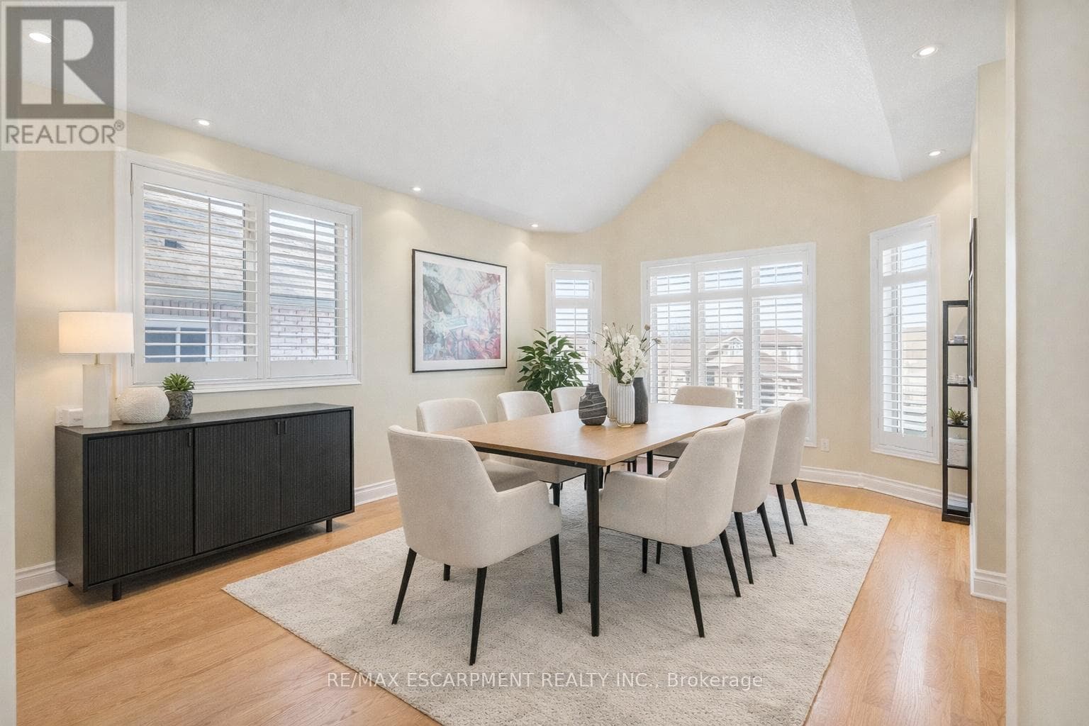 130 DORCHESTER DRIVE photo 5