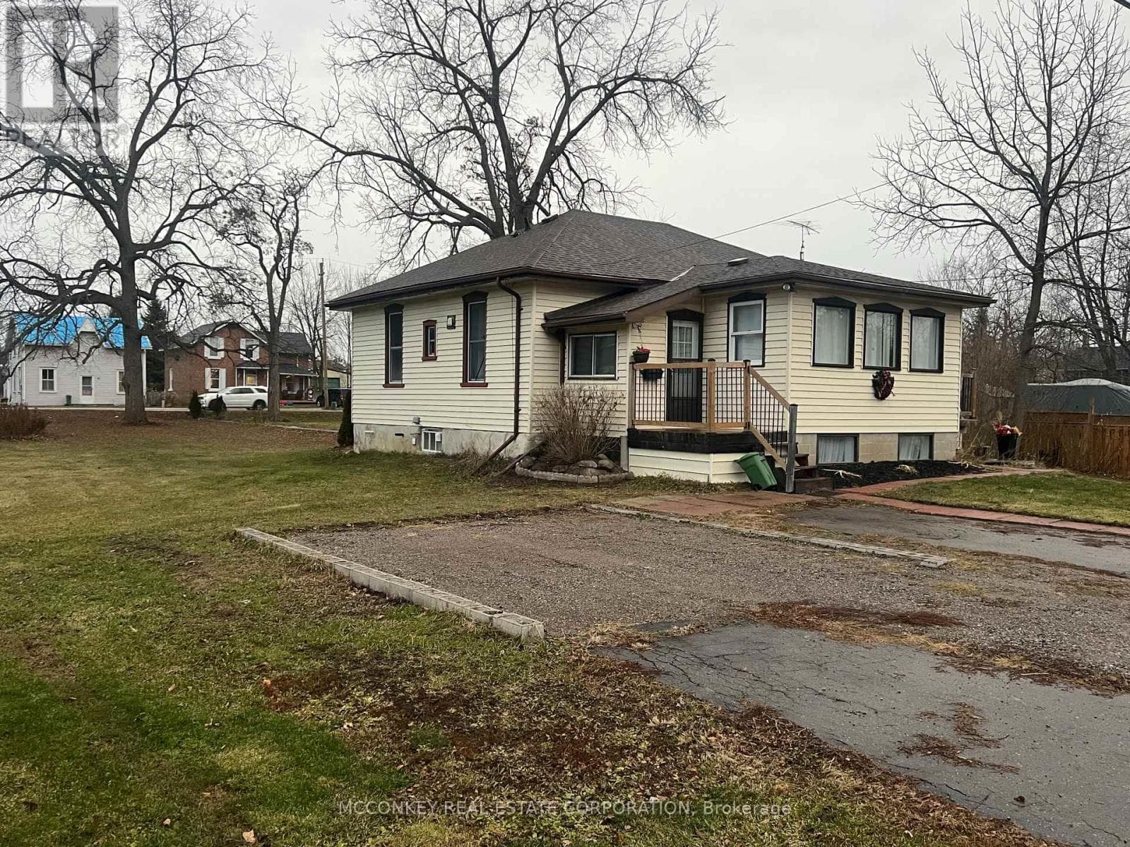 3 bed 2 bath single family at 24 KING STREET W — $499,000