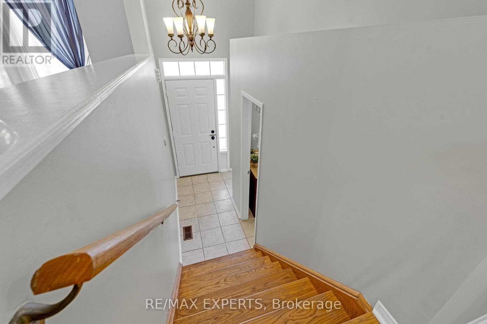61 - 19 FOXCHASE AVENUE photo 3