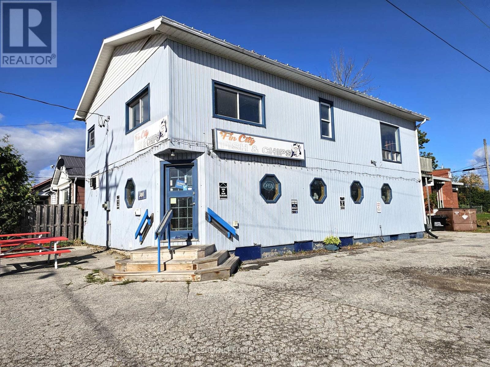 300 JAMES STREET E photo 2