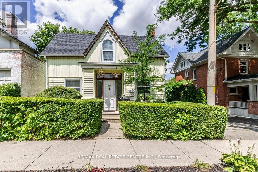 3 bed 2 bath single family at 215-217 QUEEN STREET — $899,900