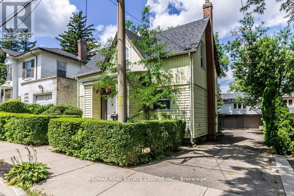 215-217 QUEEN STREET photo 2