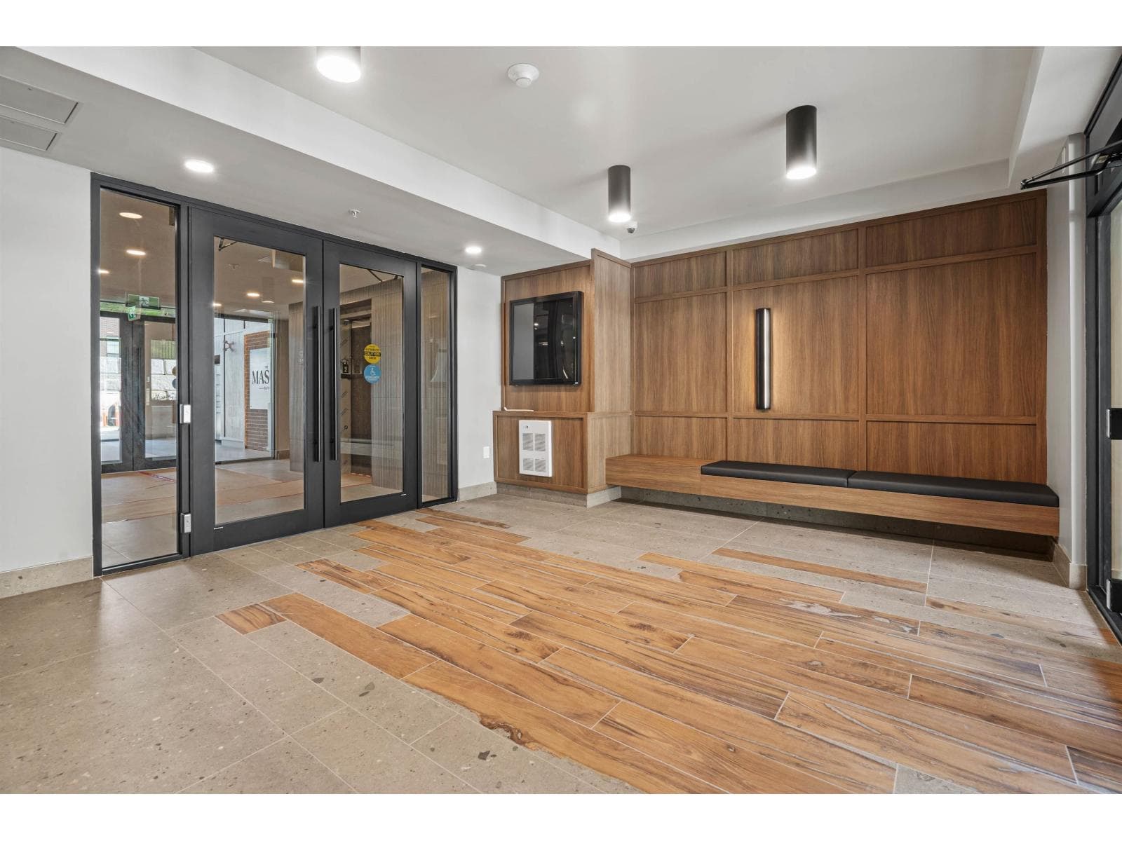 103 2771 MONTROSE AVENUE photo 4