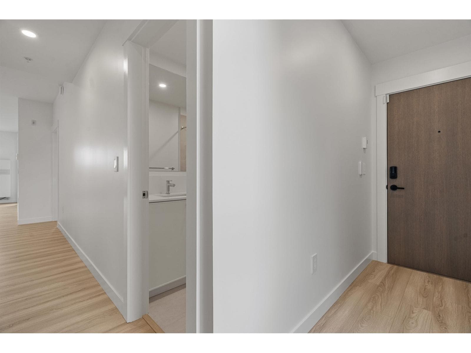 103 2771 MONTROSE AVENUE photo 5