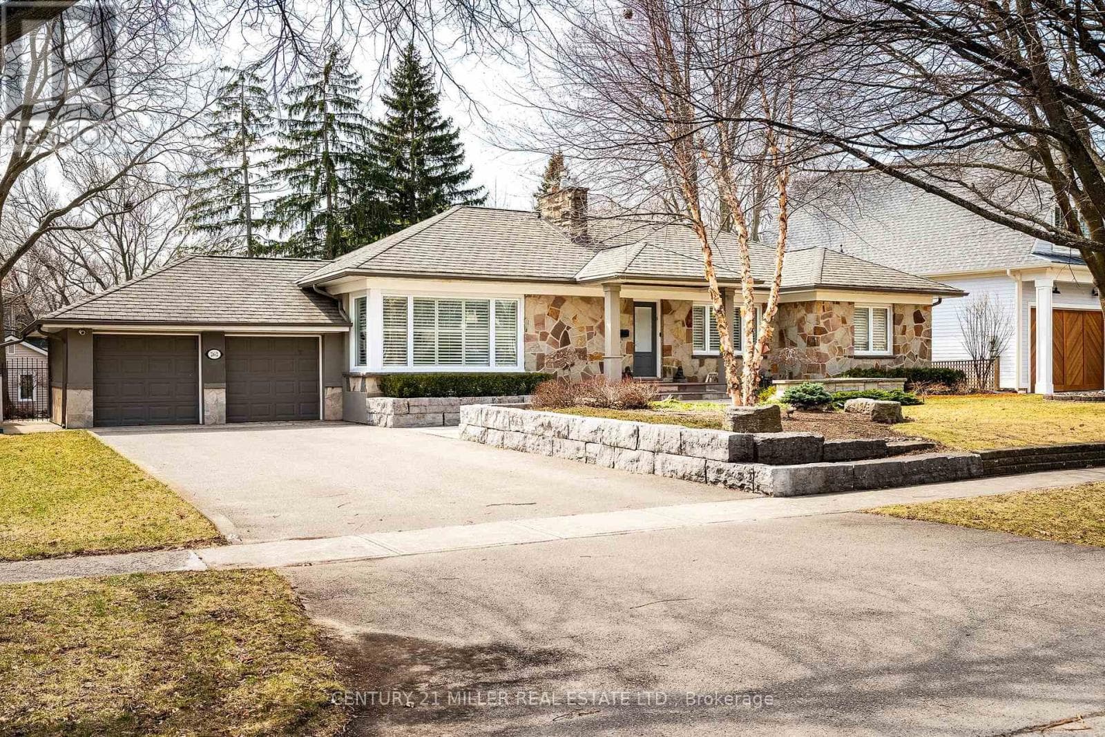 4 bed 2 bath single family at 262 OAKWOOD CRESCENT — $1,799,999