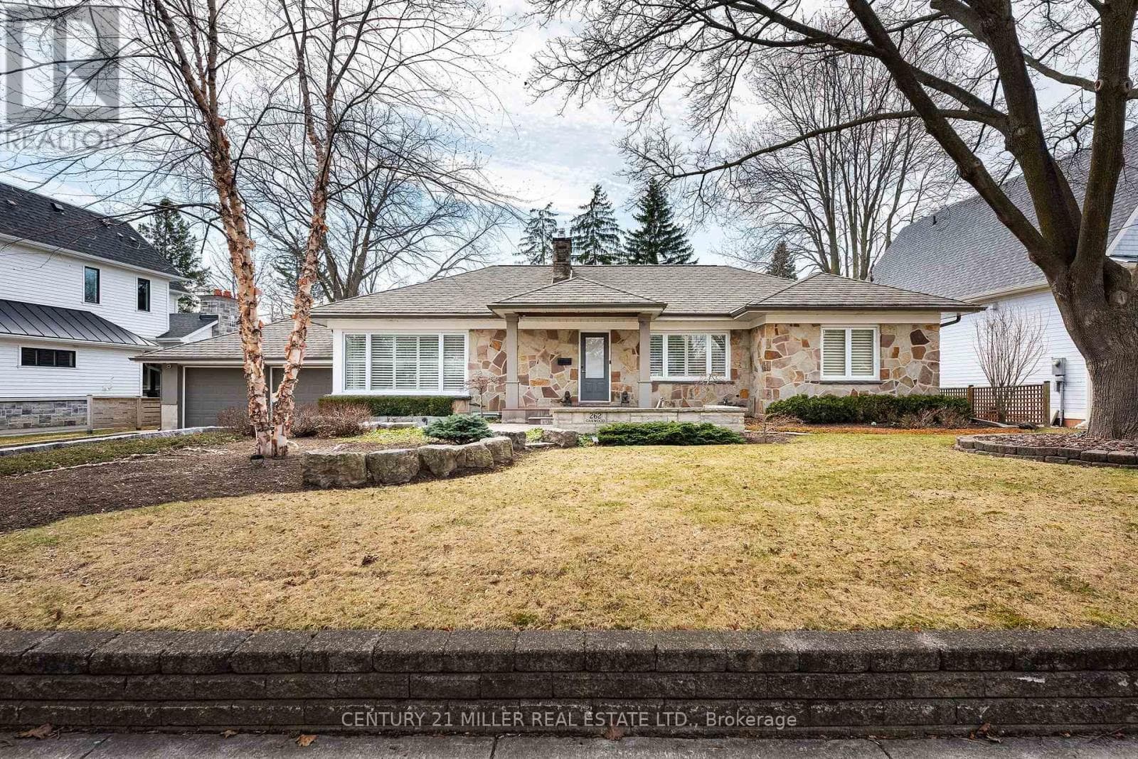 262 OAKWOOD CRESCENT photo 2