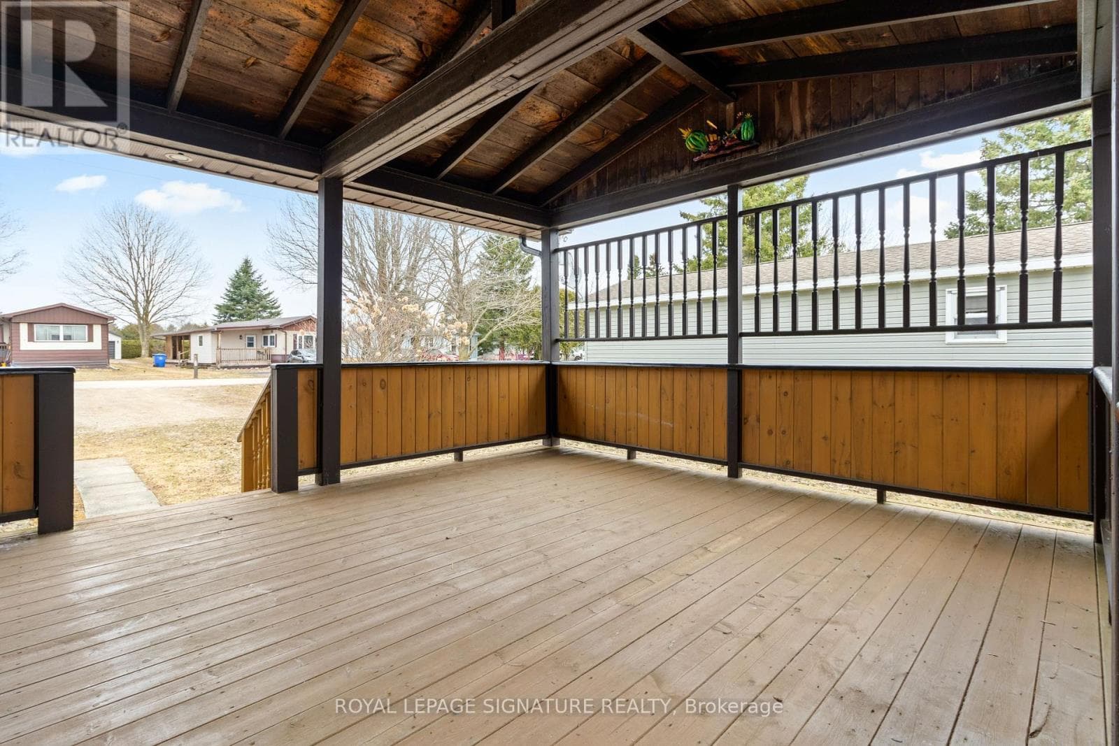 16 - 302694 DOUGLAS STREET photo 2