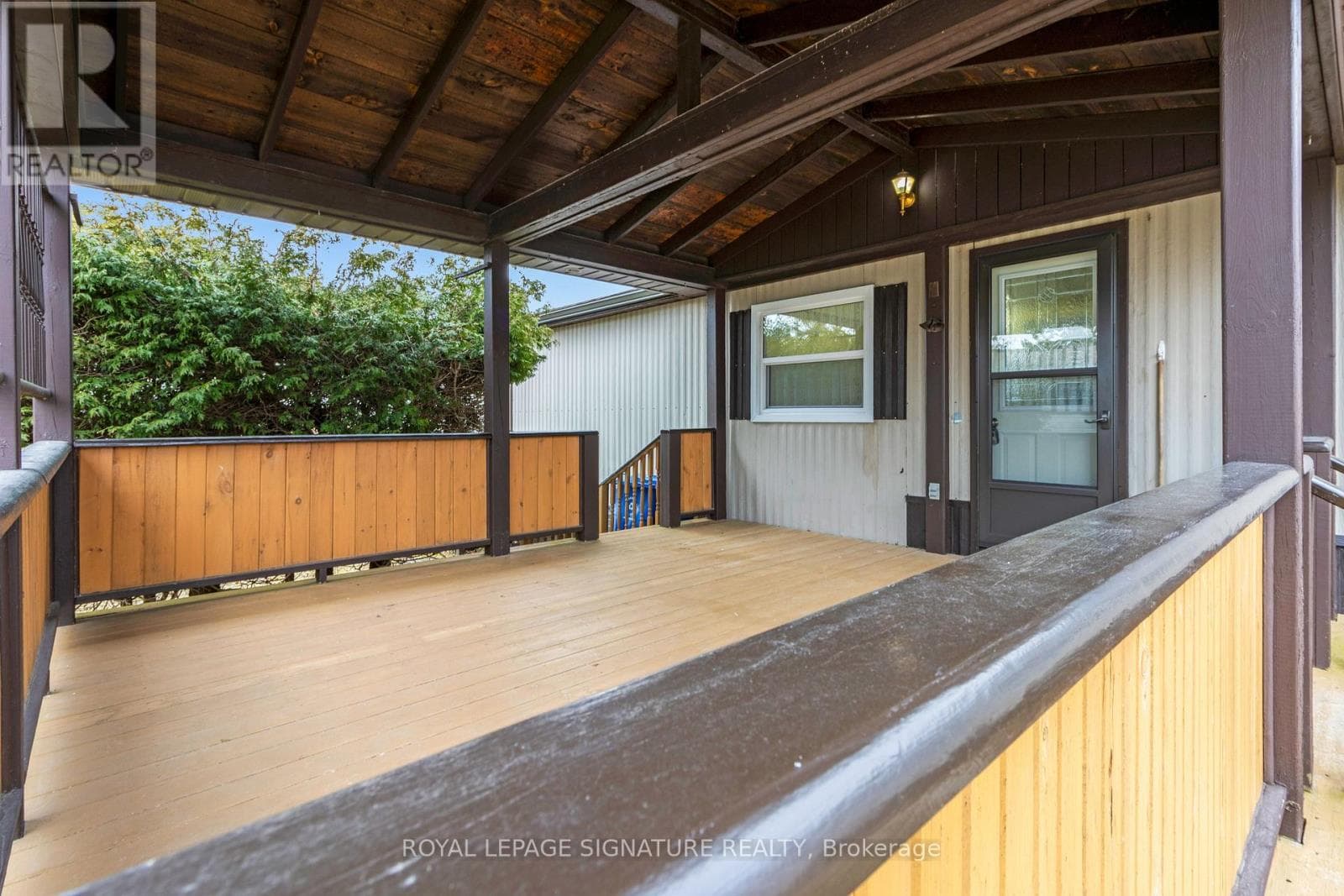 16 - 302694 DOUGLAS STREET photo 3