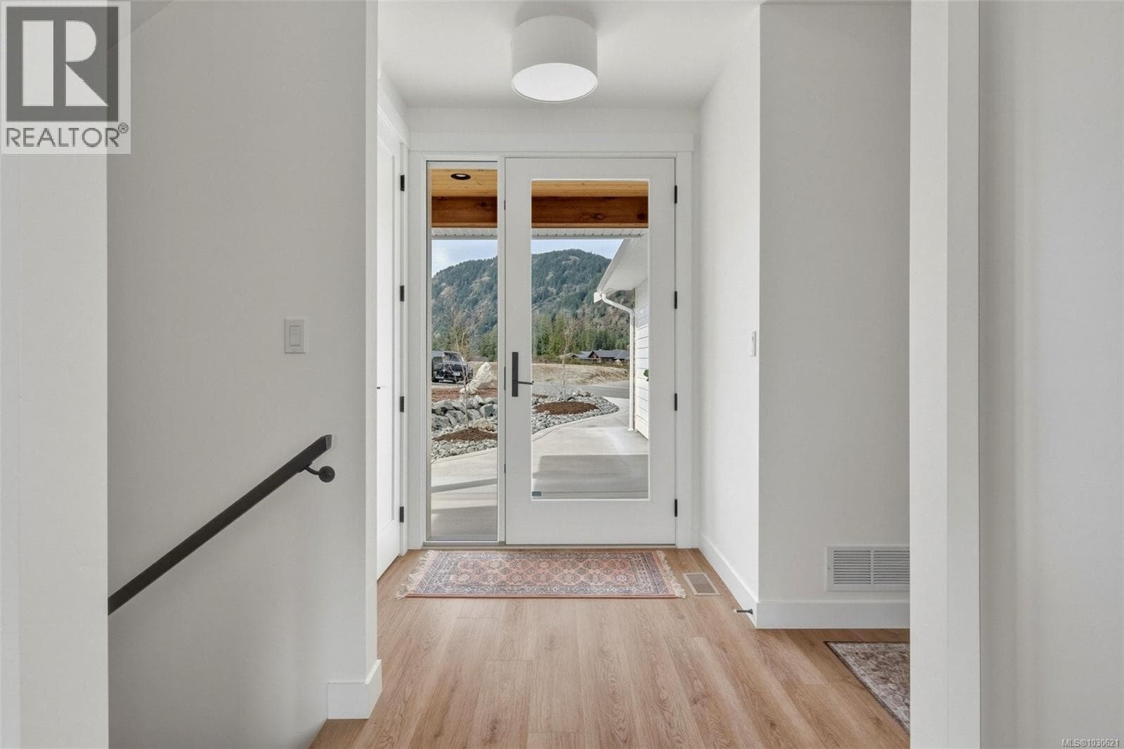 9386 Lakefront Rise photo 5