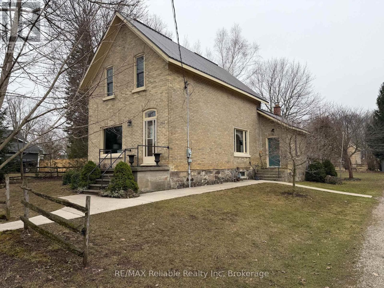 3 bed 2 bath single family at 293 DRUMMOND STREET — $449,900