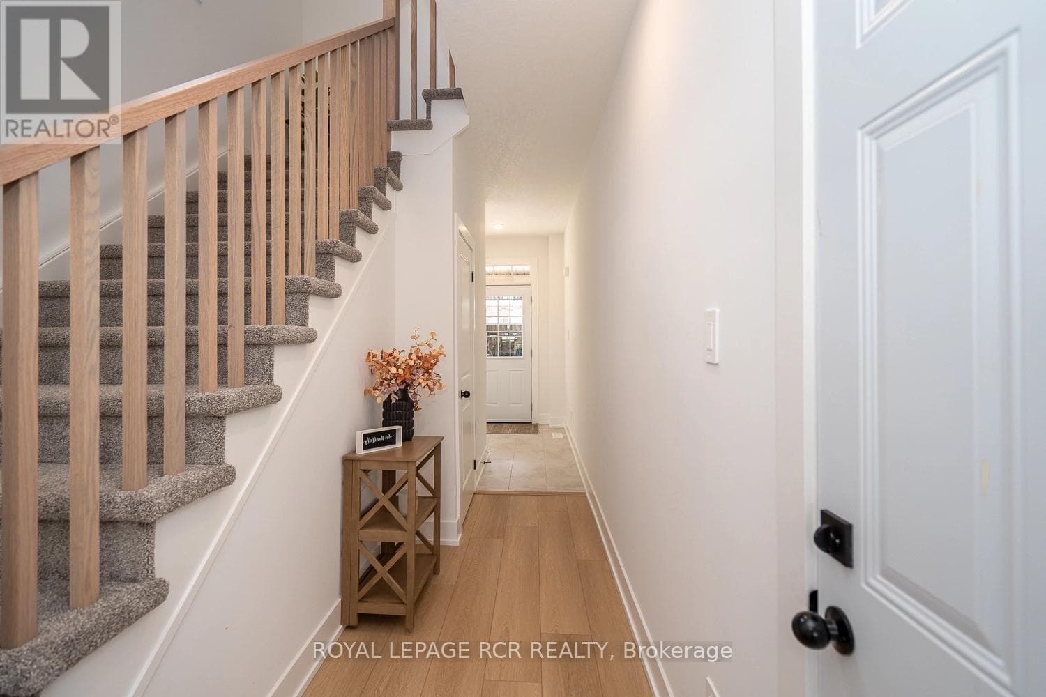 12 - 690 BROADWAY AVENUE photo 2