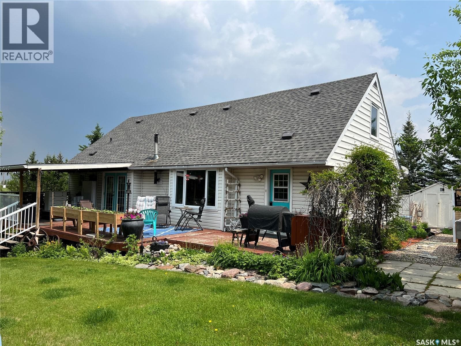 5 bed 2 bath single family at 113 2nd AVENUE SE — $265,000