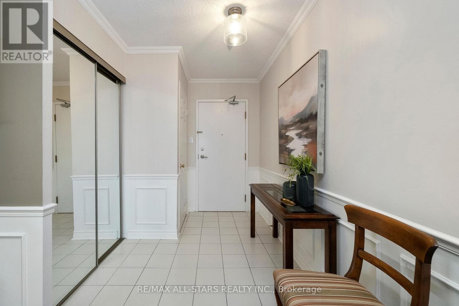 218 - 25 AUSTIN DRIVE photo 2