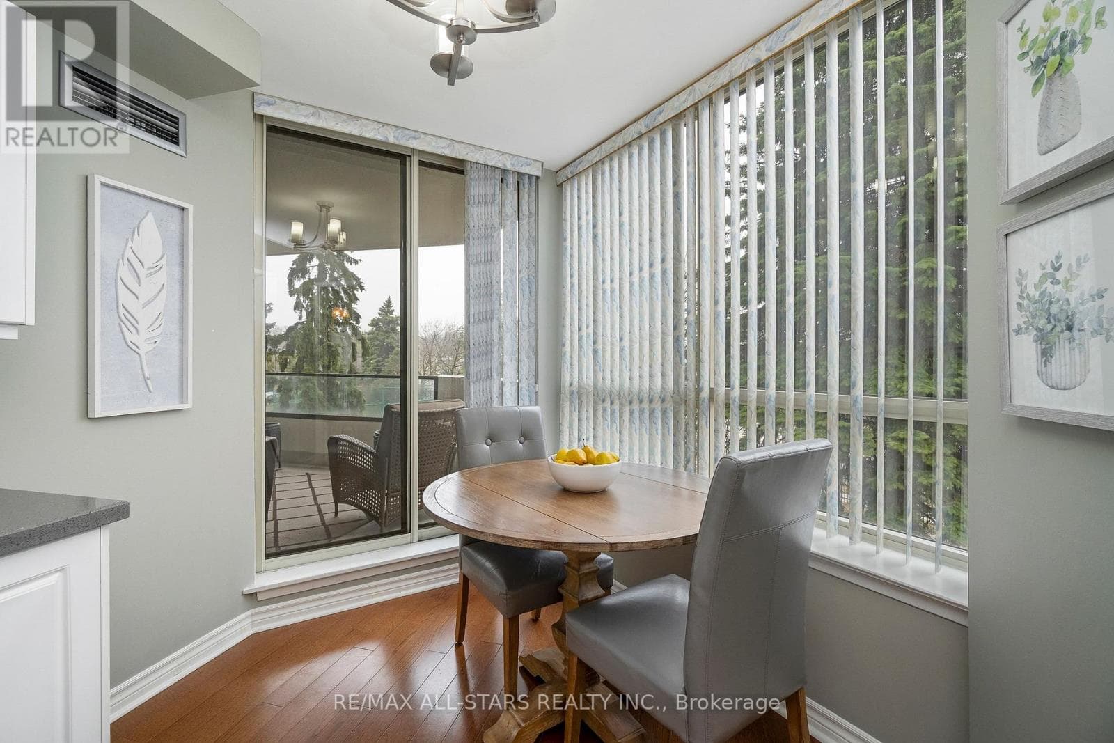 218 - 25 AUSTIN DRIVE photo 5