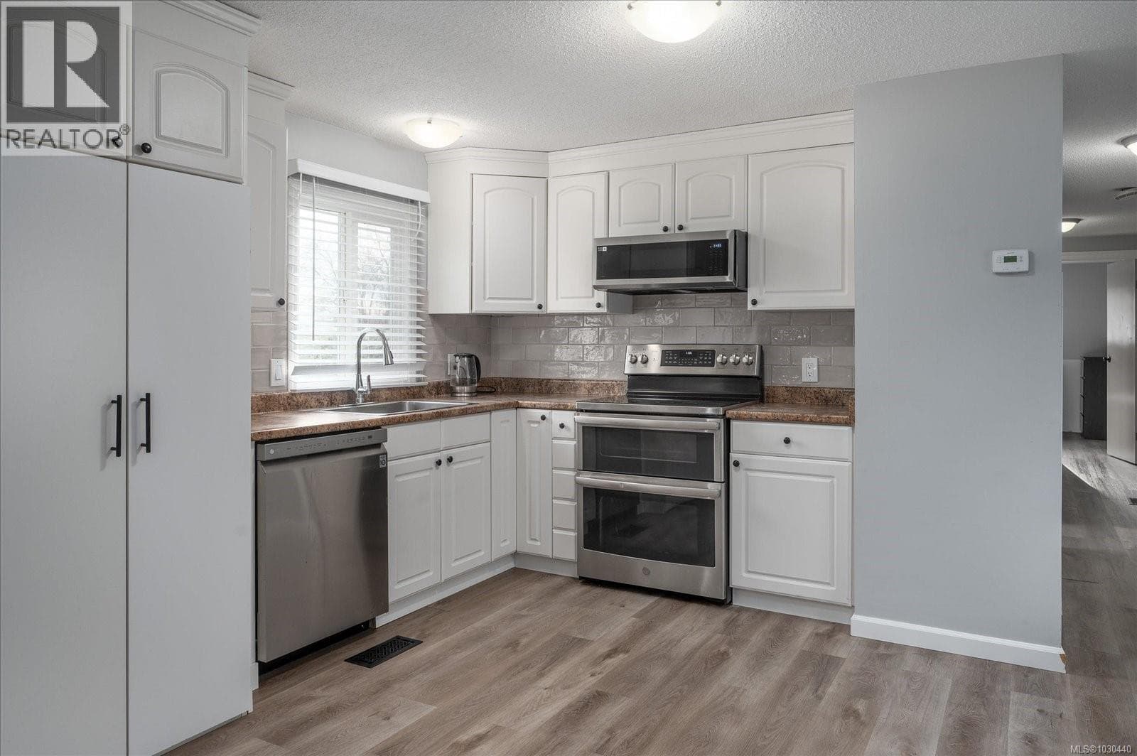 47 971 Douglas Ave photo 5