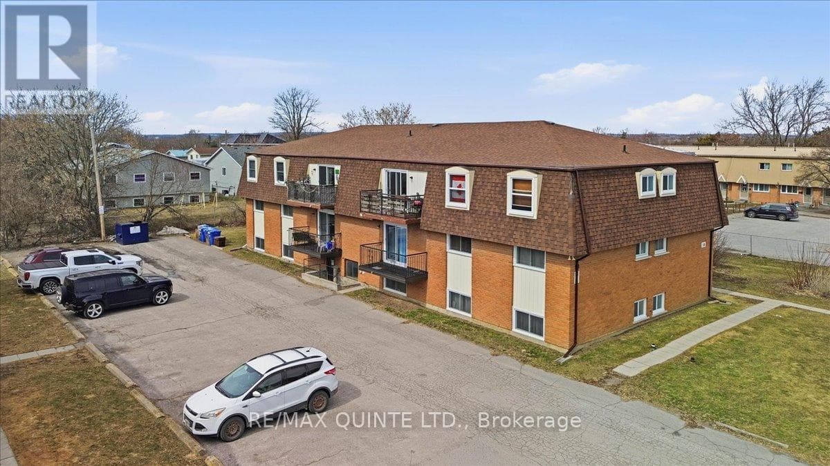 58 ELGIN STREET photo 2