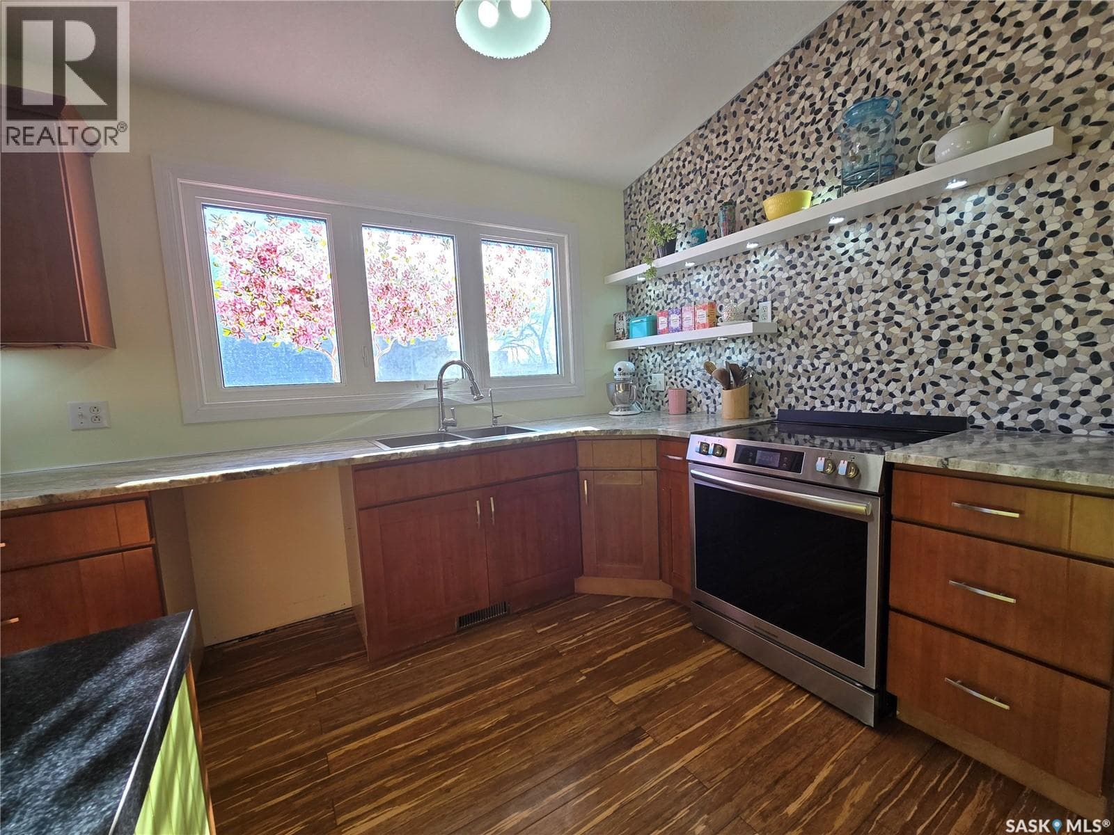 531 Scott STREET — photo 5