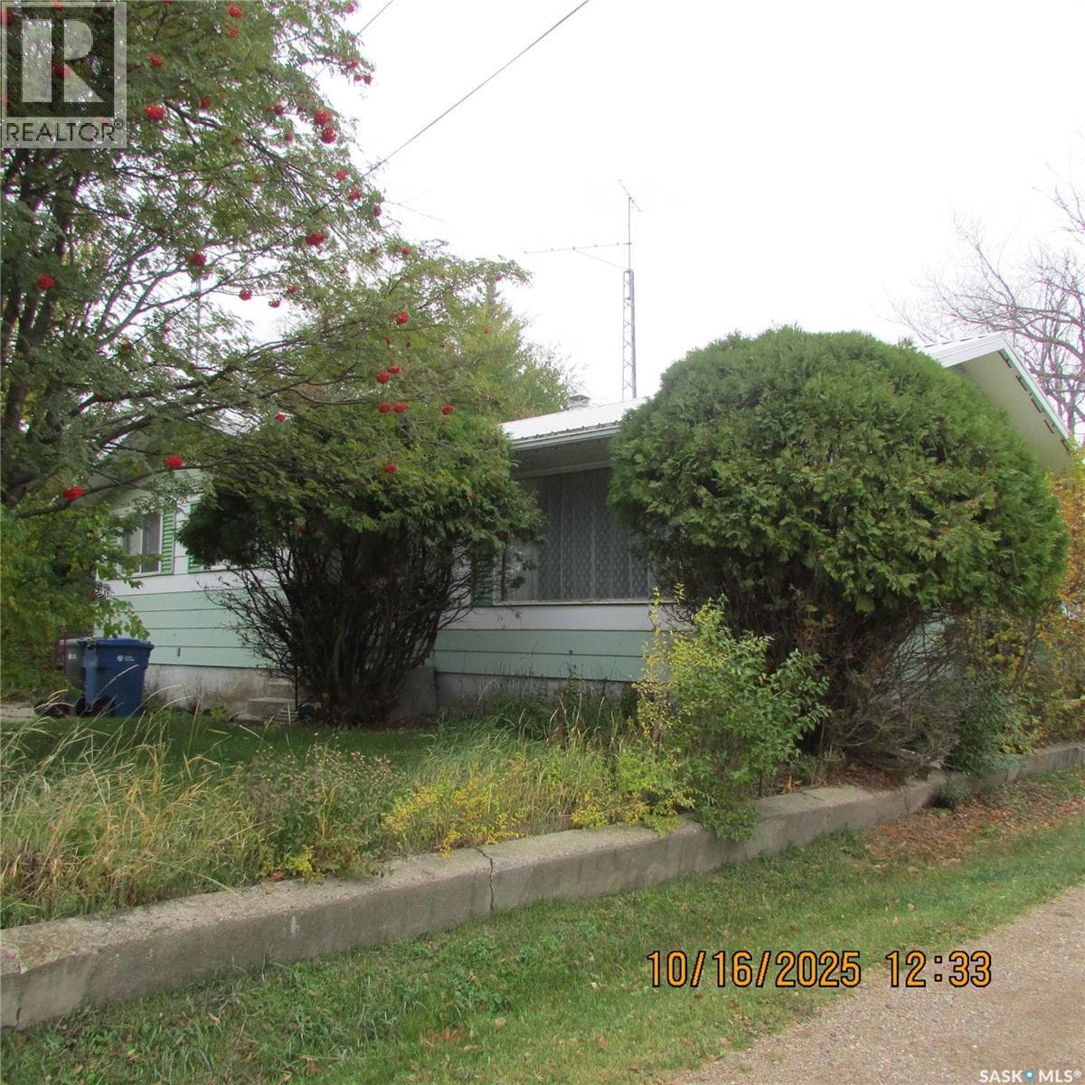 406 Chickney AVENUE — photo 3