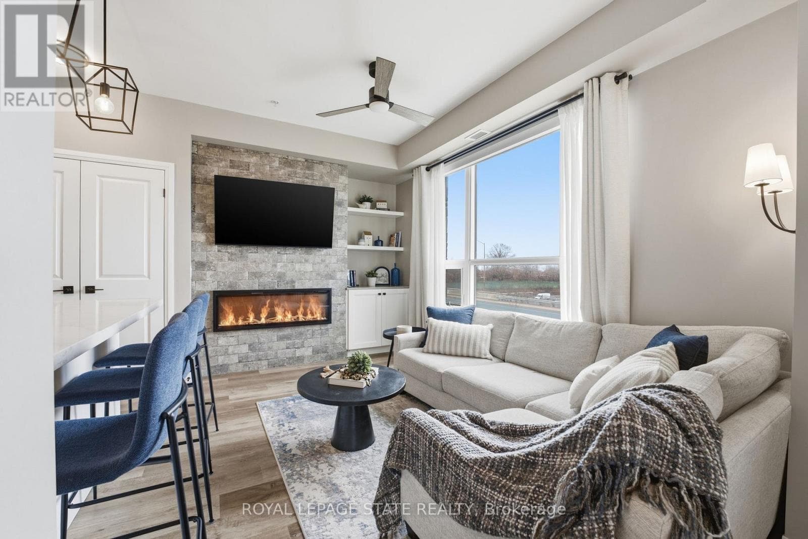 203 - 120 SPRINGVALLEY CRESCENT photo 4