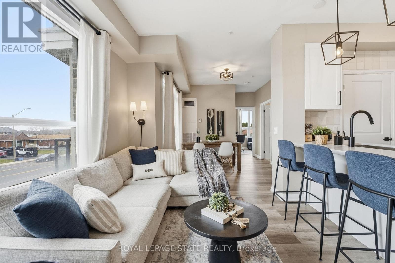 203 - 120 SPRINGVALLEY CRESCENT photo 5