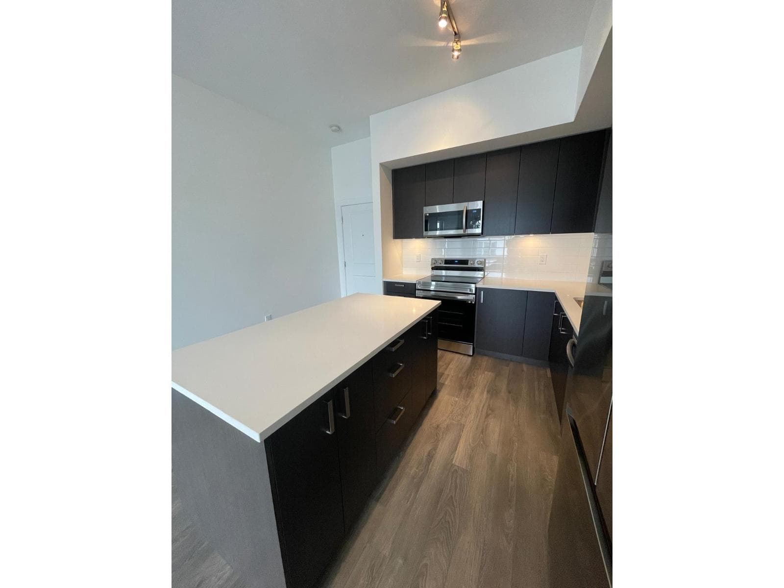 609 15815 85 AVENUE photo 2