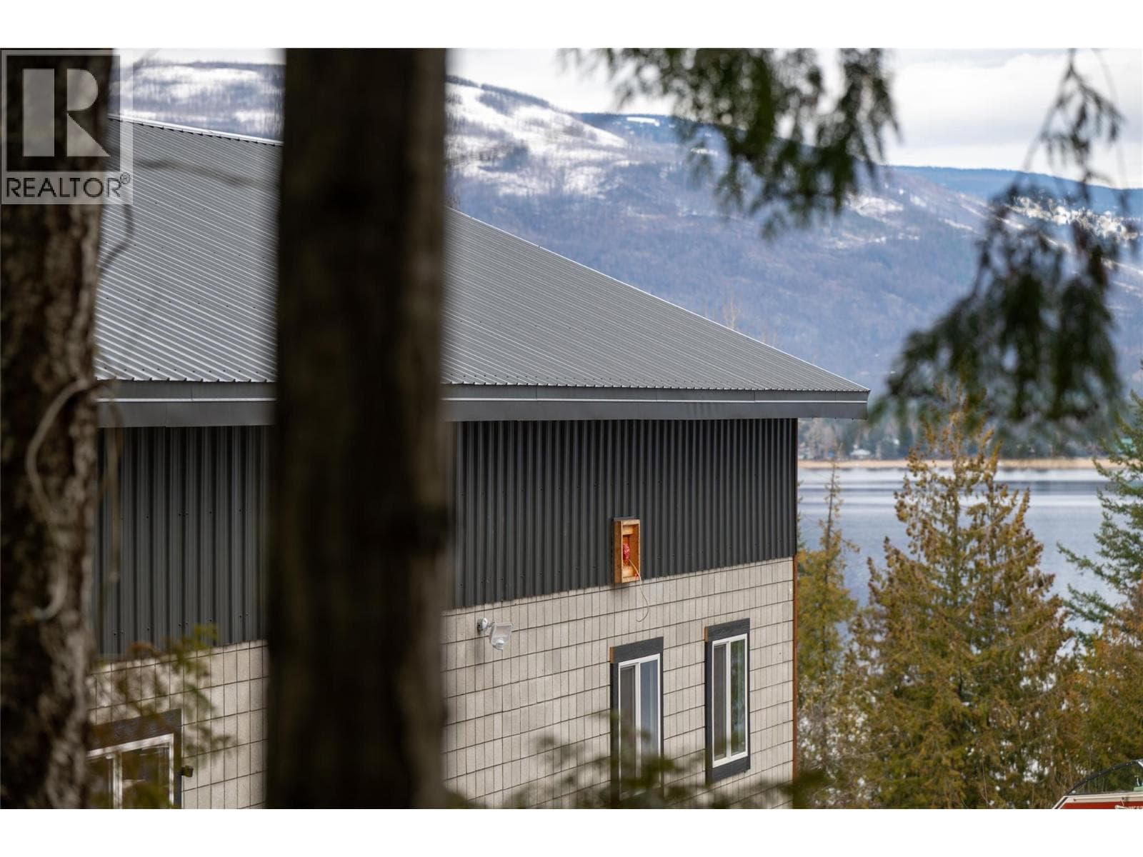 1546 Blind Bay Road photo 4