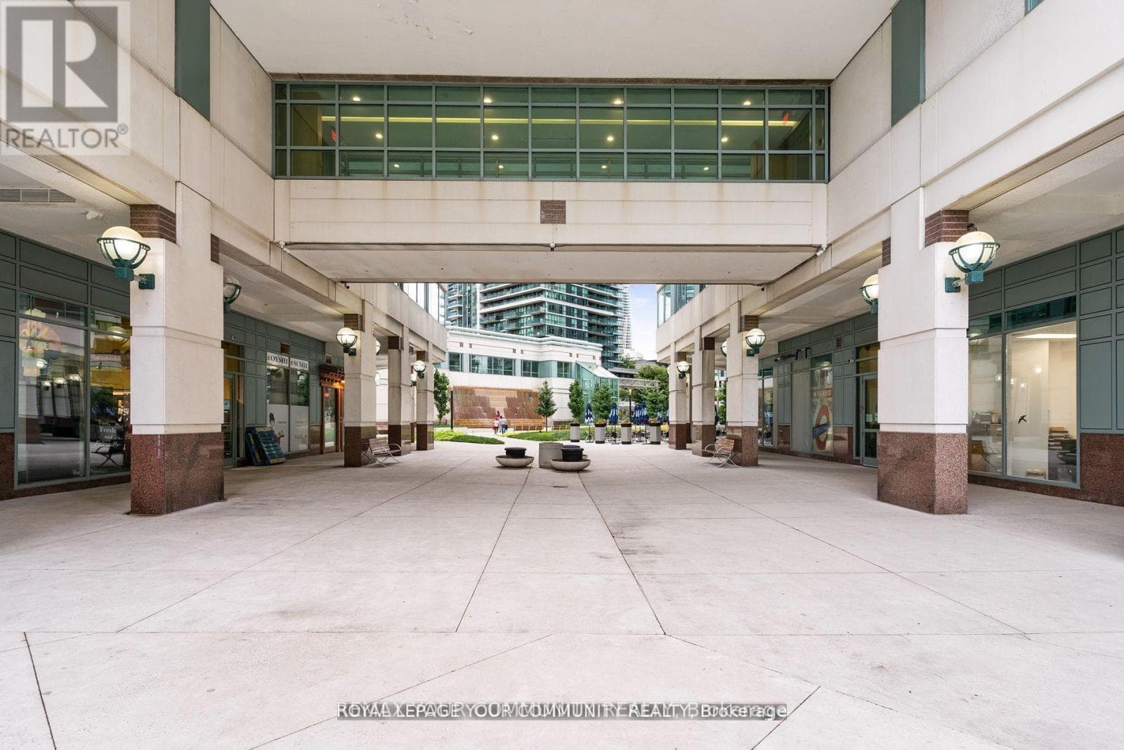 2402 - 10 QUEENS QUAY W photo 3