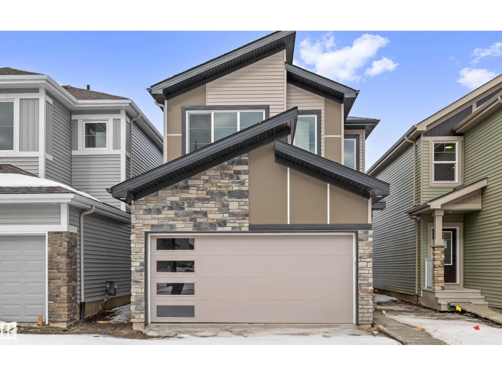 8724 183 AV NW