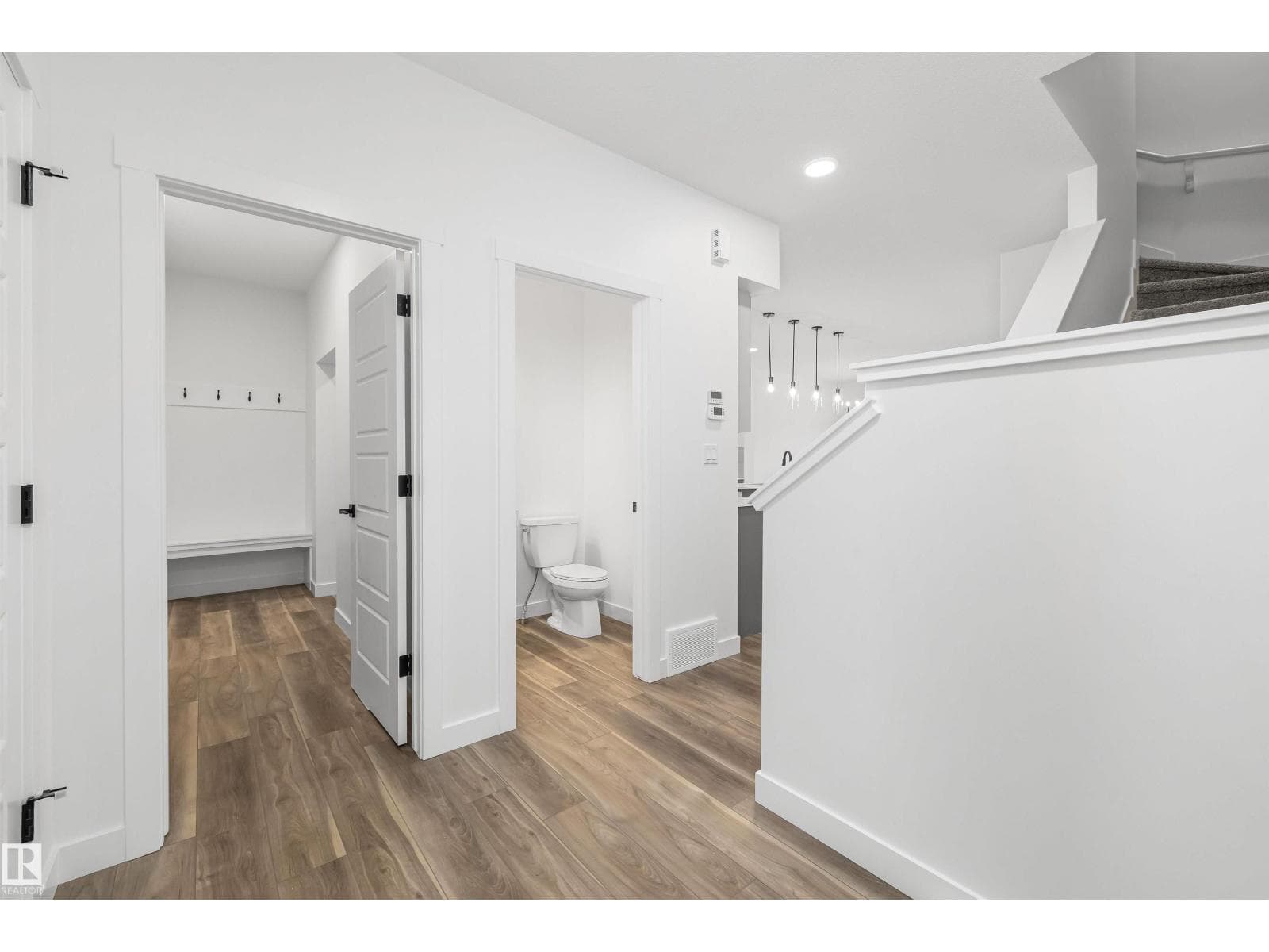 8724 183 AV NW — photo 4