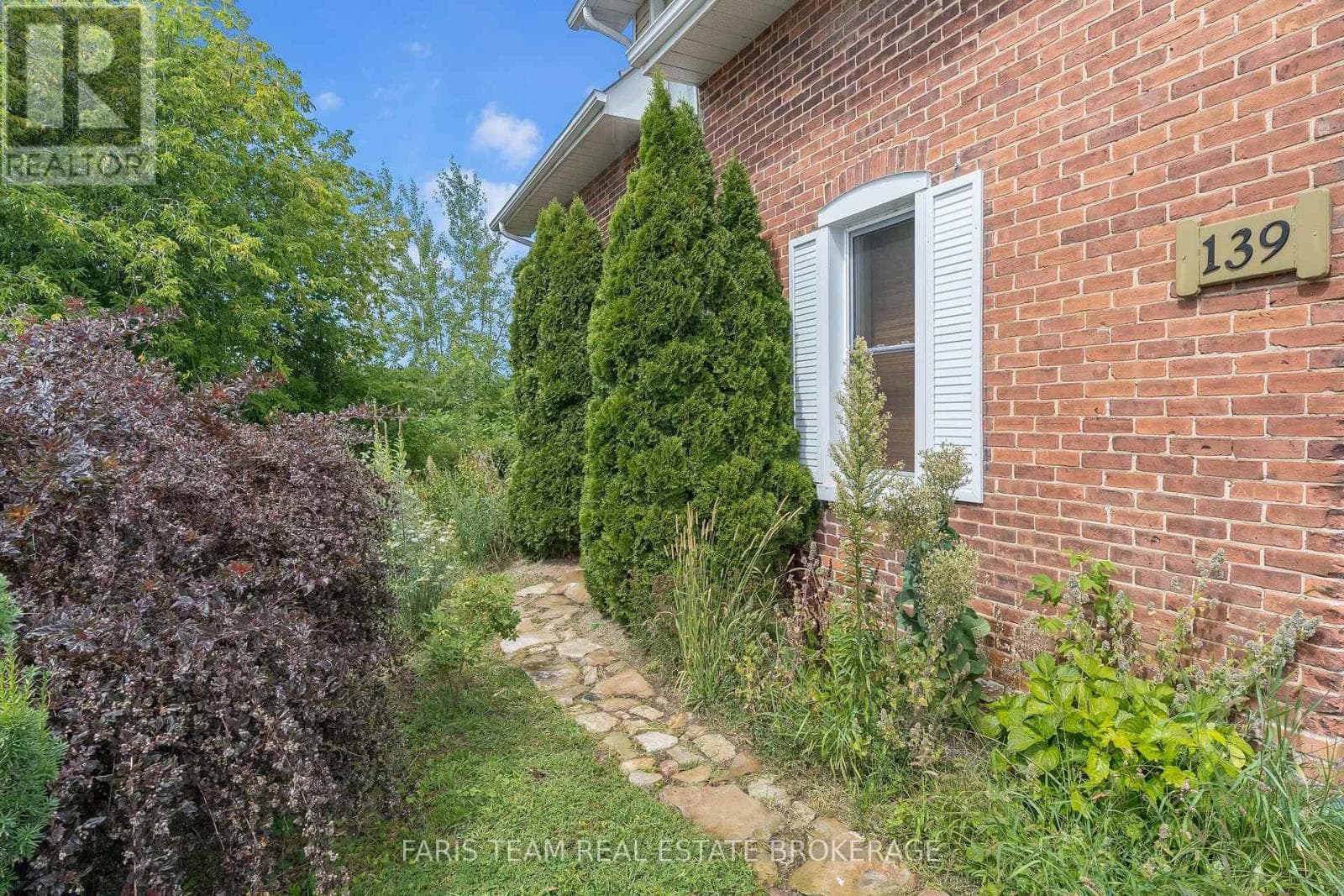 139 VETERANS LANE photo 2