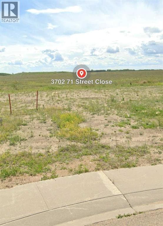 3702 71 St. Close